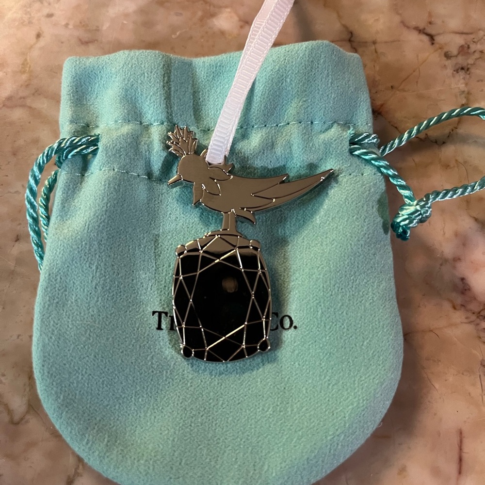 TIFFANY & Co.Jean Schlumberger Bird-on-a-Rock charm on gift bag, Japan exclusive